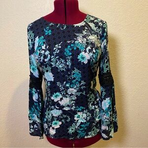 Cato | Longsleeve blouse with Blue Flowers S🪻✨